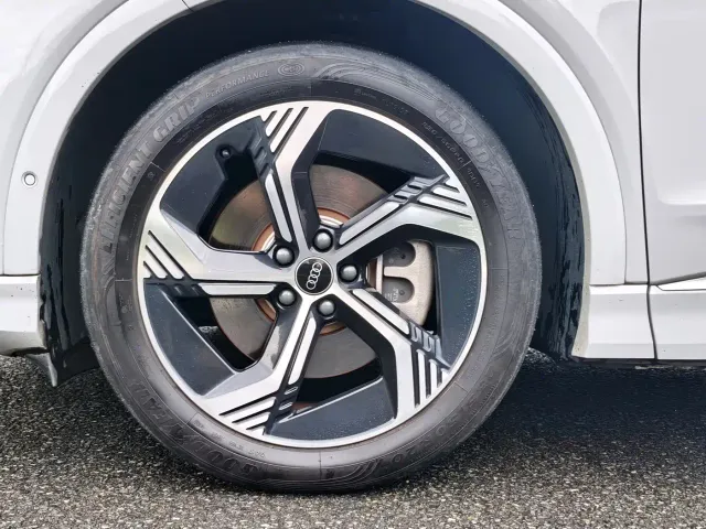 Audi Q4 e-tron — Фото автомобиля 11