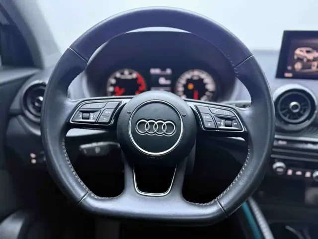 Audi Q2L — Фото автомобиля 10