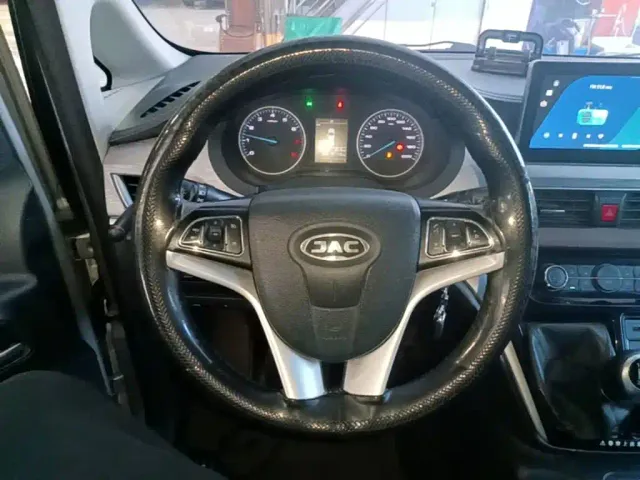 JAC Refine M3 — Фото автомобиля 10