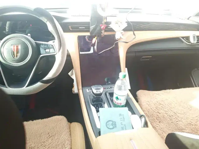 Hongqi H5 — Фото автомобиля 12