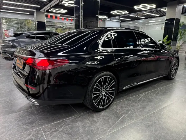 Mercedes-Benz E-Class — Фото автомобиля 7