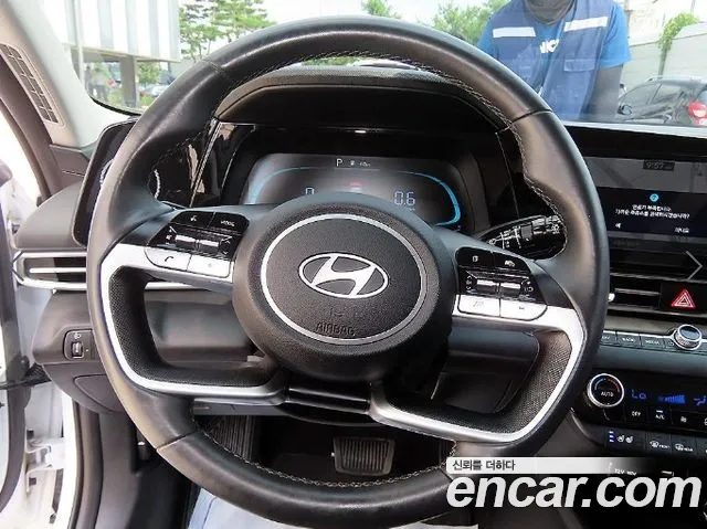 Hyundai Avante CN7 — Фото автомобиля 8