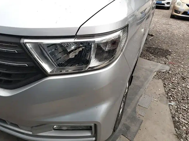 Wuling Hongguang V — Фото автомобиля 17