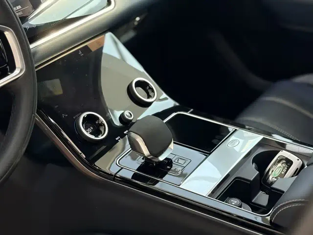 Land Rover Range Rover Velar — Фото автомобиля 9