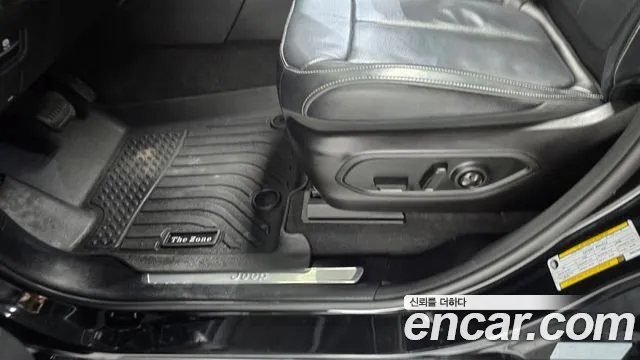 Jeep Cherokee Grand Cherokee(WL) L 3.6 Overland — Фото автомобиля 29