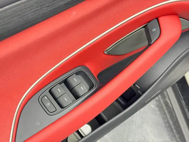 Xiaomi SU7 — Фото автомобиля 19