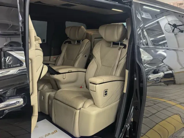 Toyota Alphard — Фото автомобиля 7