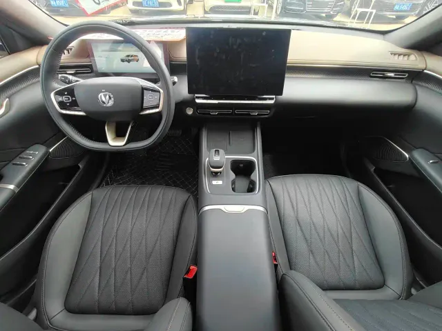 Changan Eado — Фото автомобиля 6