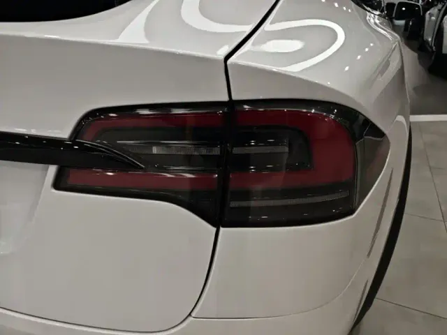Tesla Model X — Фото автомобиля 7