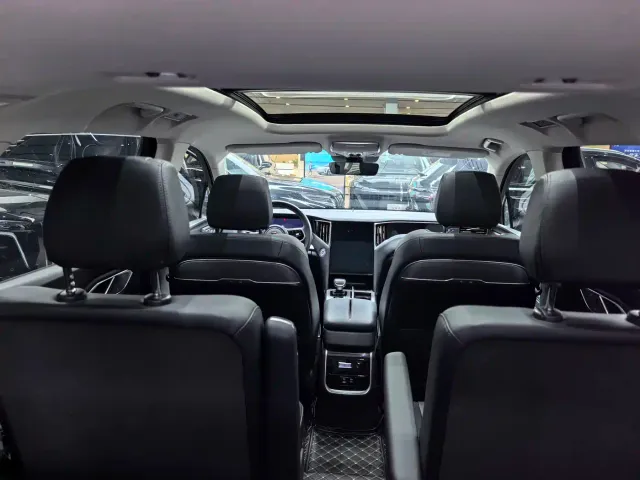 Hongqi HS7 PHEV — Фото автомобиля 14