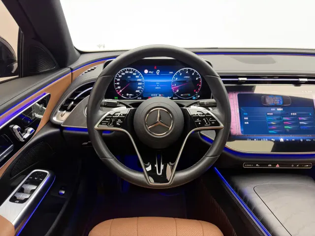Mercedes-Benz E-Class — Фото автомобиля 16
