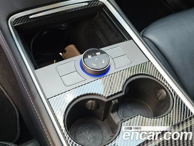 Tesla Model Y — Фото автомобиля 12