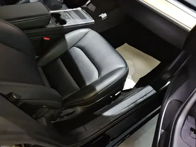 Tesla Model 3 — Фото автомобиля 24