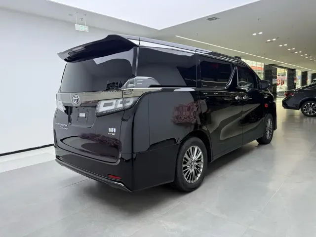 Toyota Vellfire 2023 Crown Hybrid 2.5L HV Premium — Фото автомобиля 3