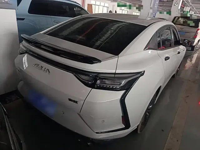 Dongfeng Yixuan — Фото автомобиля 6