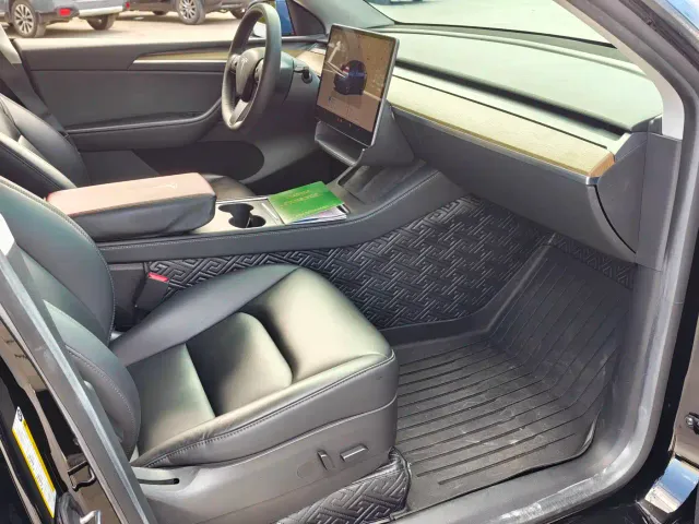 Tesla Model Y — Фото автомобиля 7
