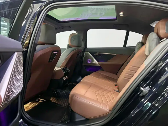 BMW 5 Series — Фото автомобиля 7