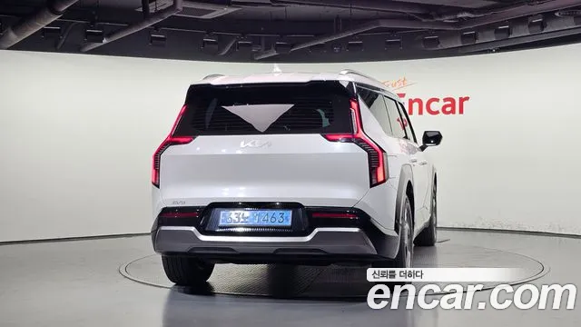 Kia EV9 — Фото автомобиля 4