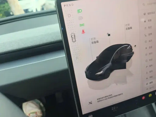 Tesla Model 3 — Фото автомобиля 13