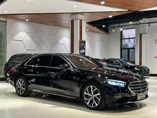 Mercedes-Benz E-Class — Фото автомобиля 4