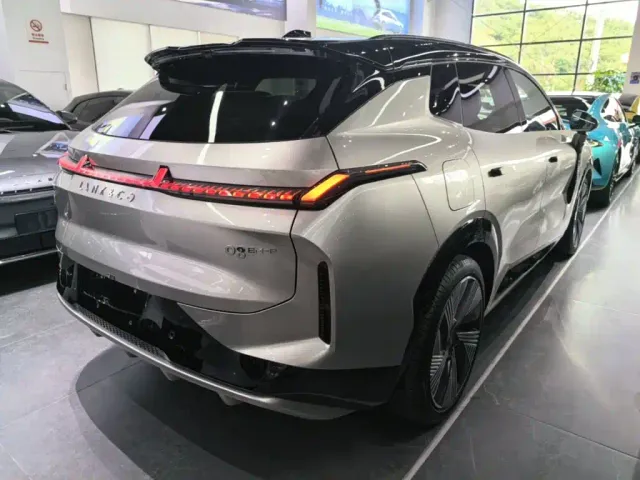 Lynk & Co 08 EM-P — Фото автомобиля 6