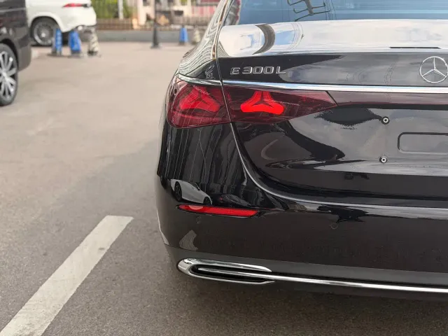 Mercedes-Benz E-Class — Фото автомобиля 10