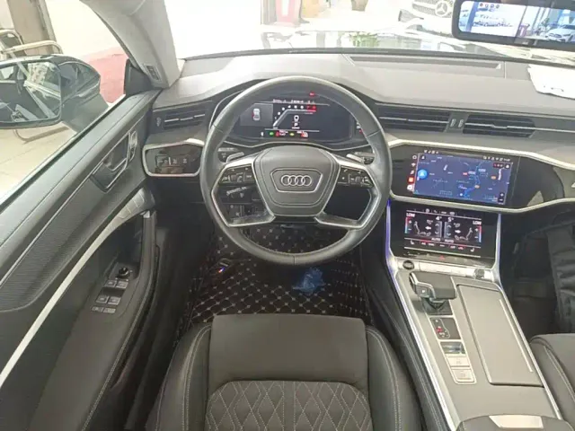 Audi A7L — Фото автомобиля 10