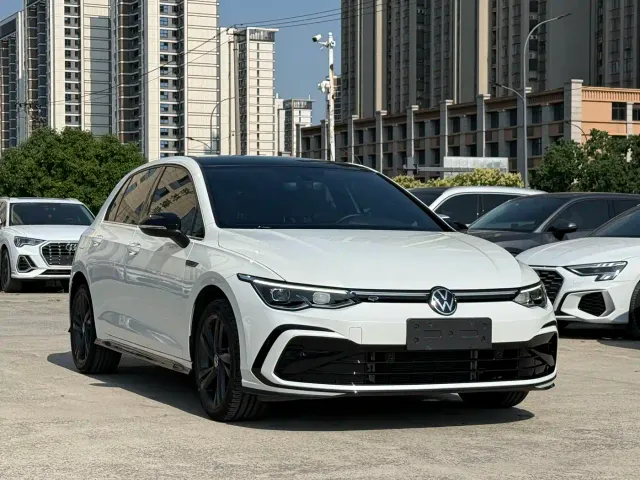 Volkswagen Golf — Фото автомобиля 3
