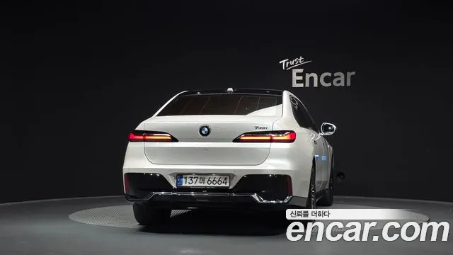 BMW 7 Series G70 — Фото автомобиля 4