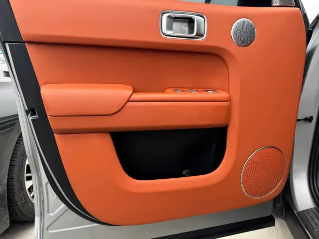 Li Auto L8 — Фото автомобиля 8