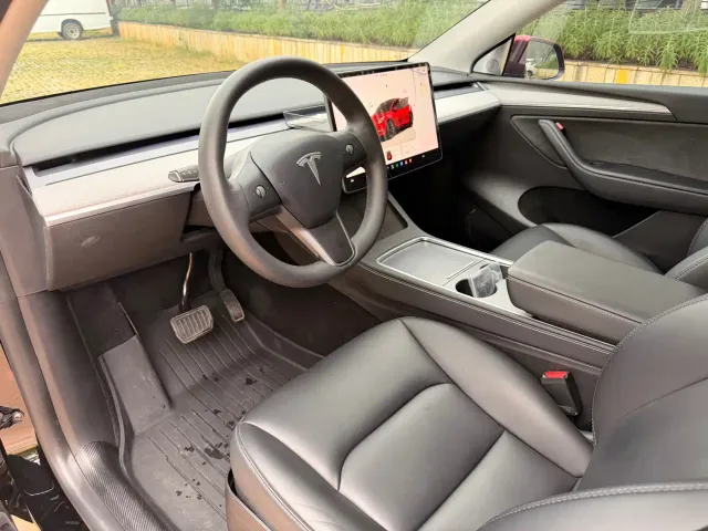 Tesla Model Y — Фото автомобиля 8
