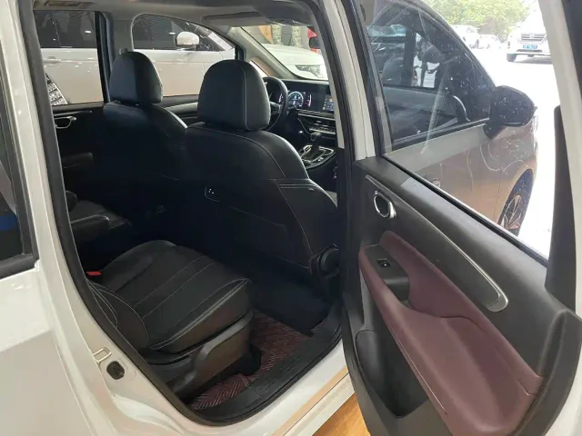 GAC Trumpchi M6 — Фото автомобиля 9