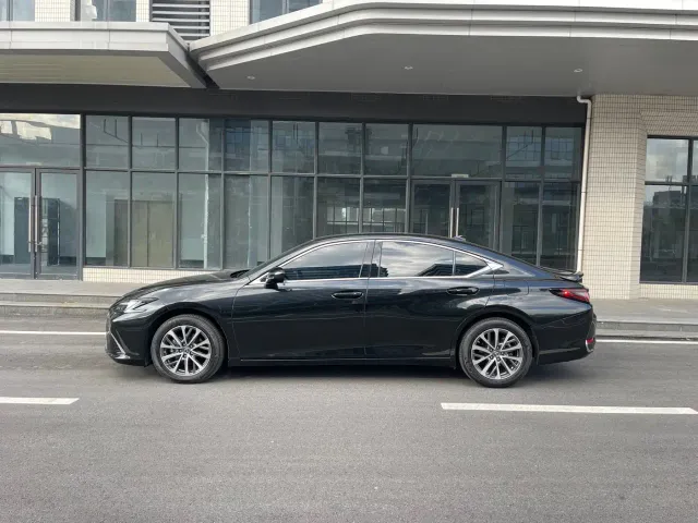 Lexus ES — Фото автомобиля 7