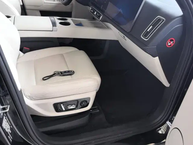 Li Auto L8 — Фото автомобиля 8