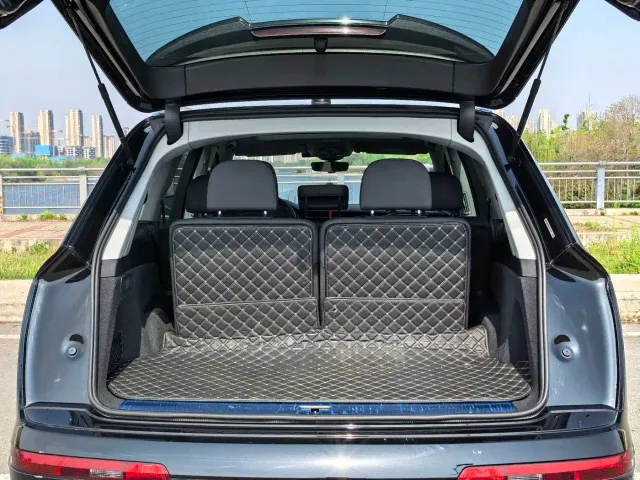 Audi Q7 — Фото автомобиля 16