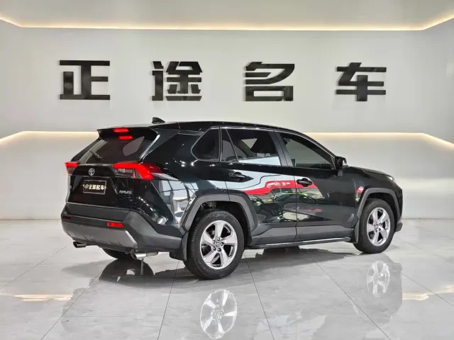 Toyota RAV4 — Фото автомобиля 5