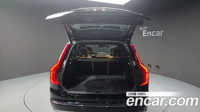 Volvo XC90 — Фото автомобиля 26