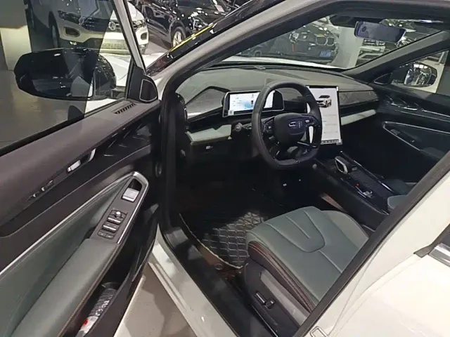 Geely Boyue — Фото автомобиля 15