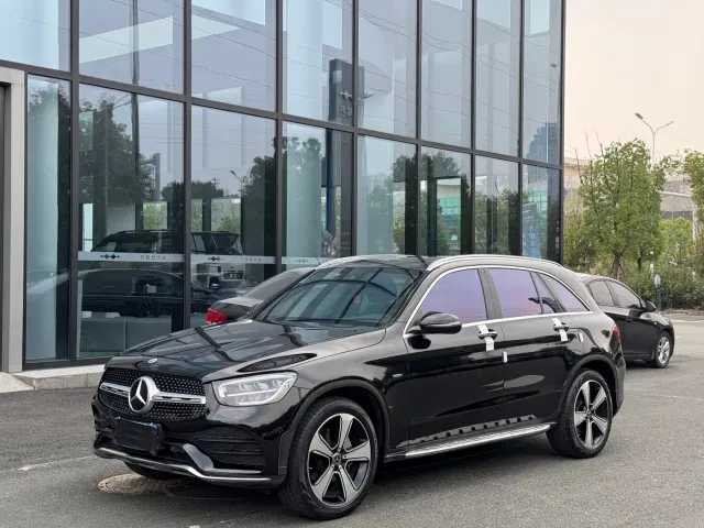 Фотография автомобиля — Mercedes-Benz GLC-Class