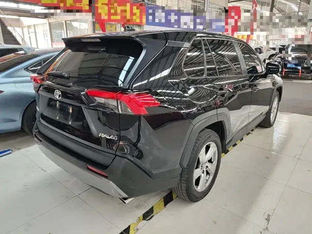 Toyota RAV4 — Фото автомобиля 6