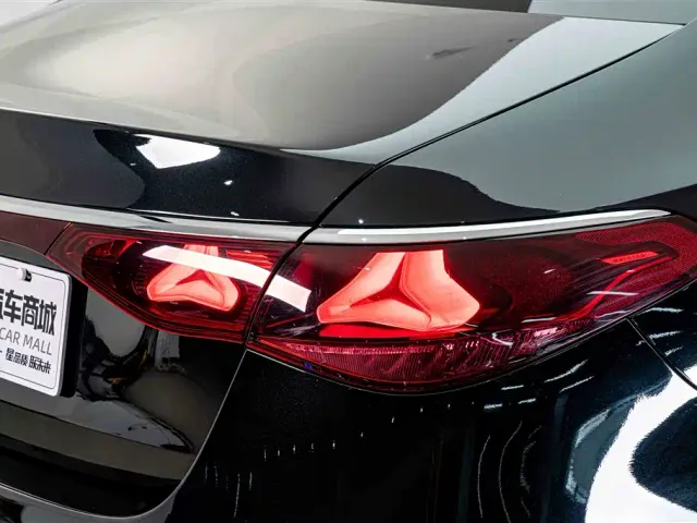 Mercedes-Benz E-Class — Фото автомобиля 8
