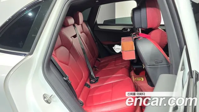 Porsche Macan — Фото автомобиля 11