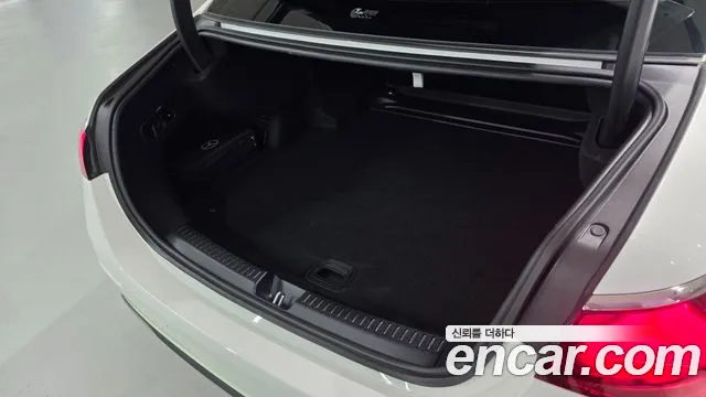 Mercedes-Benz E-Class — Фото автомобиля 4