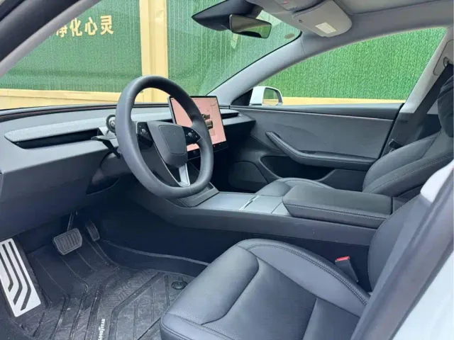 Tesla Model 3 — Фото автомобиля 3