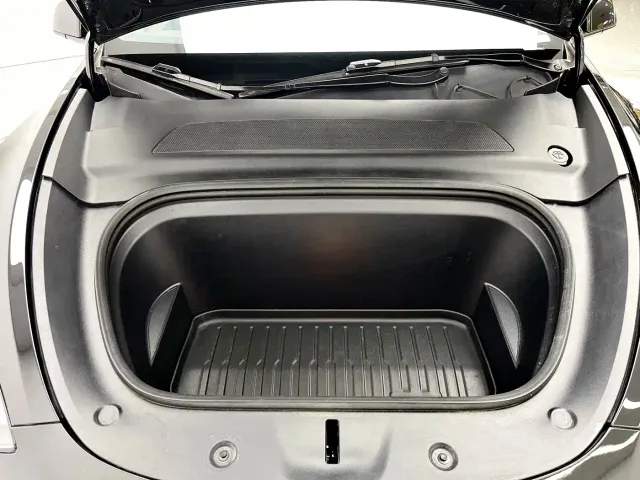 Tesla Model Y — Фото автомобиля 15