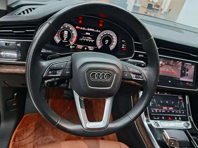 Audi Q7 — Фото автомобиля 10