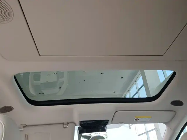 Li Auto i8 — Фото автомобиля 17