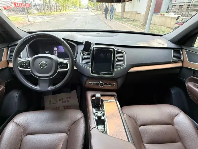 Volvo XC90 — Фото автомобиля 5