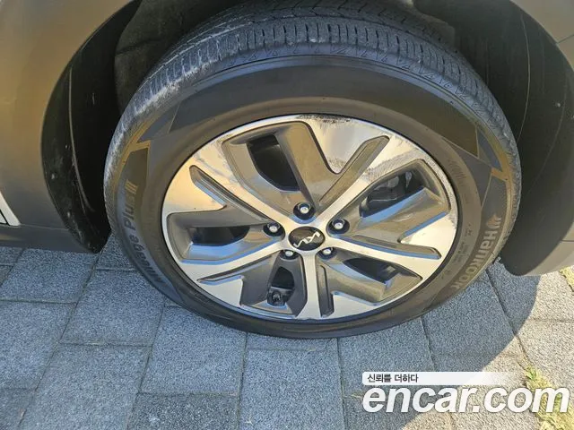 Kia Niro — Фото автомобиля 20