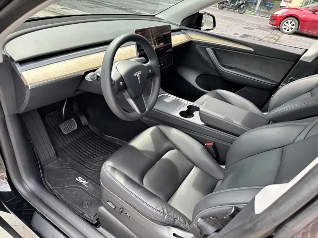Tesla Model Y — Фото автомобиля 16